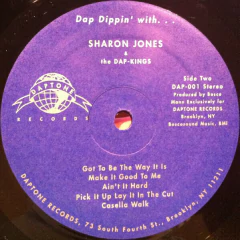 LP SHARON JONES AND THE DAP-KINGS - DAP-DIPPIN' WITH... - Aqui Jazz Discos