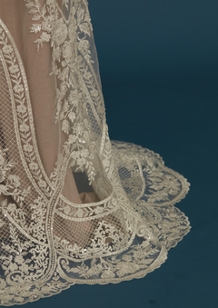 S0447 - TUL BORDADO CON LENTEJUELAS Y MOSTACILLAS - Sole Silva Telas de Novias ~ Bridal Fabrics