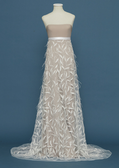 S0451 - TUL BORDADO CON PLUMAS, LENTEJUELAS Y MOSTACILLAS - Sole Silva Telas de Novias ~ Bridal Fabrics