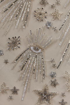 S0610 - TUL BORDADO CON LENTEJUELAS Y CANUTILLOS, PELTRE, SILVER Y OFF WHITE