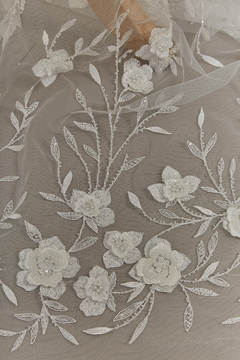 S0643 - TUL BORDADO CON LENTEJUELAS MOSTACILLAS Y FLORES 3D