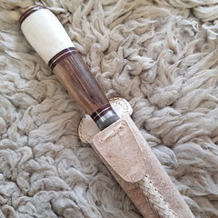 Cuchillo hueso y madera 14cm.