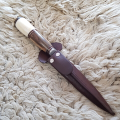 Cuchillo hueso y madera 14cm.