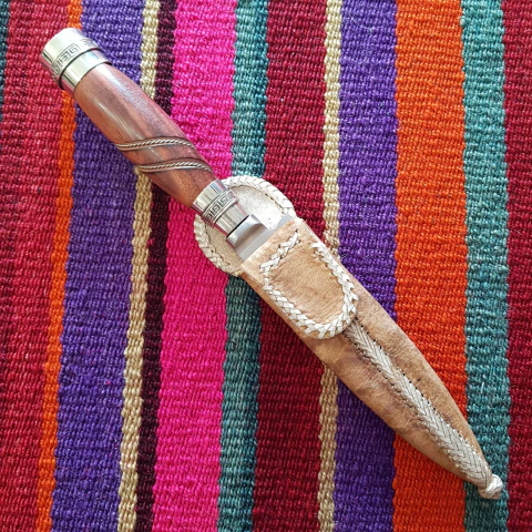 Cuchillo madera y alpaca gallonada 14cm.