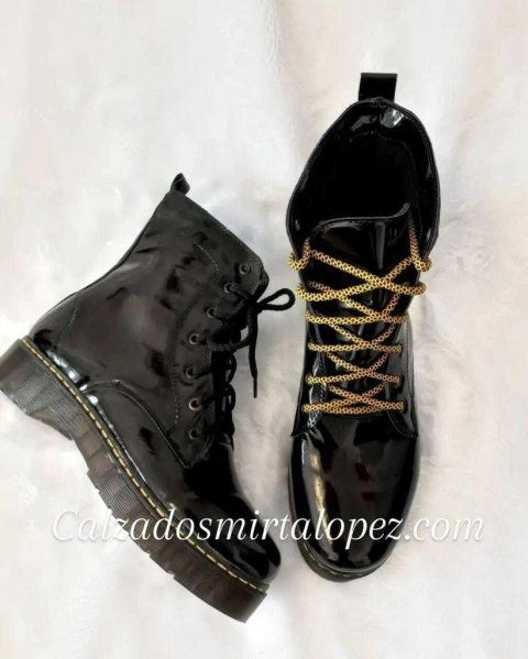 Borcegos de charol base estilo Martin