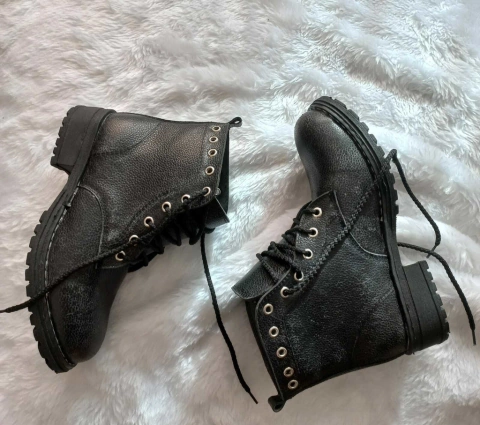 Borcegos de cuero Flooter con detalles ojales plateado del 35-45