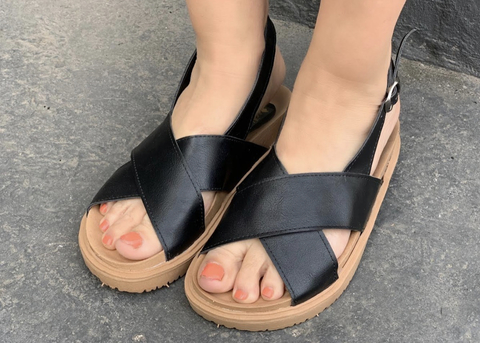 Sandalia Cuero Entrelazada Pulsera Hebilla Liviana