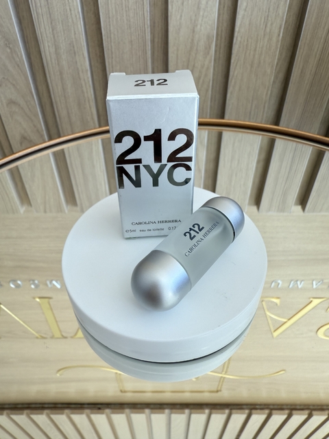 Miniatura Perfume 212 NYC feminino 5ml - comprar online
