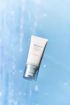 Skin1004 CENTELLA HYALU-CICA WATER-FIT SUN SERUM en internet