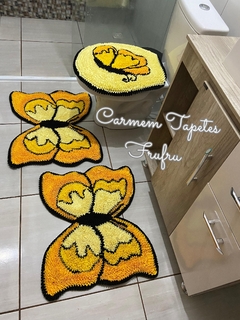 JOGO DE BANHEIRO 3 PEÇAS - BORBOLETA - Carmem Tapetes Frufru 