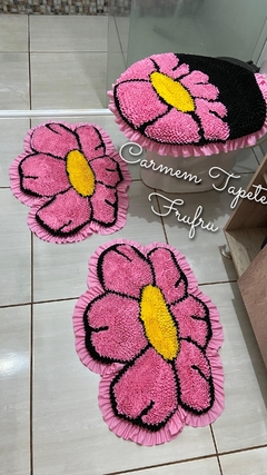 JOGO DE BANHEIRO 3 PEÇAS - FLOR COM BABADO DE 5 CM