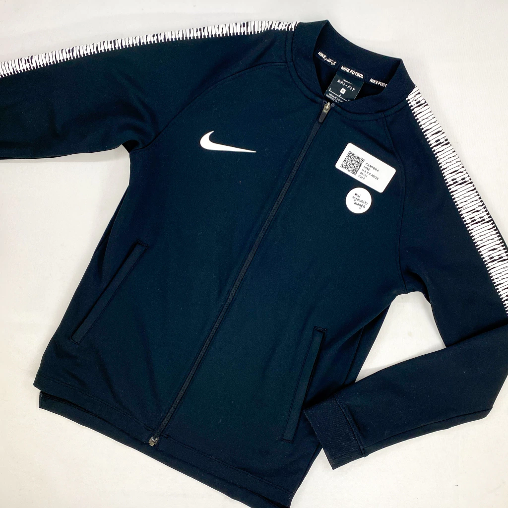 CON DETALLE / CAMPERA-NIKE-T S