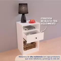 Mesa De Luz Con Un Cajón y Estante (Blanco) - Koa