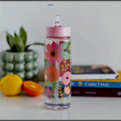 Botella agua en internet