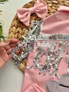 Imagem do Conjunto Ana Castela Boiadeira Rosa com Franja Paetê Prata Sem Manga (Camisa + Shorts + Laço de Cabelo) 1 a 16 anos