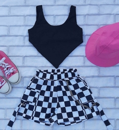Conjunto STYLE Preto e Branco (Blusa Lenço + Shorts com Correntes)