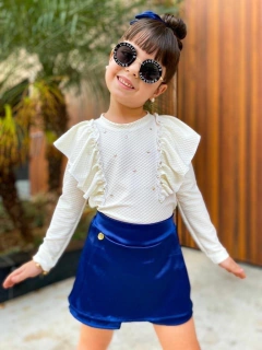 Conjunto Blusa Babados, Pedras e Laço Broche + Short Saia + Laço de Cabelo