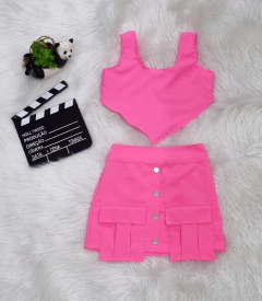 Conjunto Rosa Neon (Saia Bolsos e Cropped)
