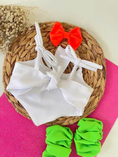 Conjunto Beatriz (Cropped Frutinhas + Saia com Shorts + Laço de Cabelo) na internet