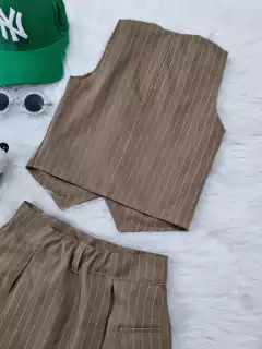 Conjunto Marrom Risca de Giz (Colete + Saia) - comprar online