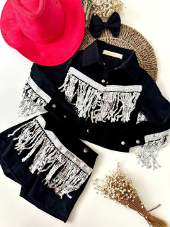 Conjunto Ana Castela Boiadeira Preto com Franja Paetê Prata (Camisa + Shorts + Laço de Cabelo) - comprar online
