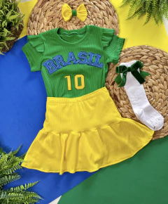 Conjunto BRASIL Copa do Mundo (Saia Short Amarela + Blusa Verde + Laço de Cabelo)