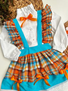 Conjunto Junino Xadrez Azul e Laranja (Salopete + Blusa + Tiara de Cabelo)