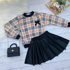 Conjunto Moletom Pelinho Xadrez Inspired (Saia com Short + Blusa)