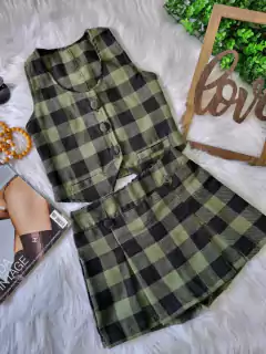 Conjunto Colete Xadrez + Short Saia Verde