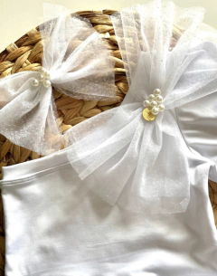 Conjunto Branco Ombro Único com Tule (Acompanha Laço de Cabelo) - comprar online
