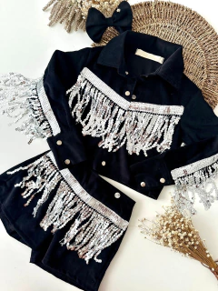 Conjunto Ana Castela Boiadeira Preto com Franja Paetê Prata (Camisa + Shorts + Laço de Cabelo) - Coisas de Dondoquinha
