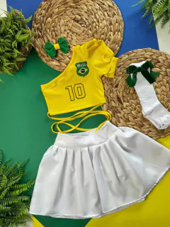 Conjunto BRASIL Copa do Mundo (Saia Short Branco + Cropped Amarelo + Laço de Cabelo)