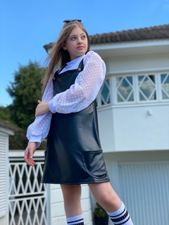 Conjunto Salopete Preta Cirrê + Blusa Branca Manga Tule - Coisas de Dondoquinha