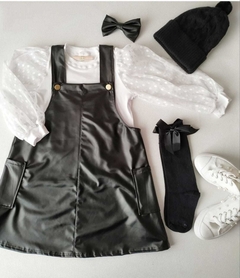 Conjunto Salopete Preta Cirrê + Blusa Branca Manga Tule - comprar online
