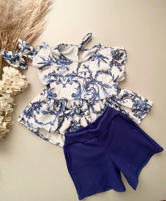 Conjunto Arabesco Azul e Branco (Blusa + Short + Laço de Cabelo)