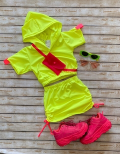 Conjunto Amarelo Neon com Capuz