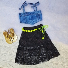 Conjunto Cropped Jeans + Saia Preta Renda