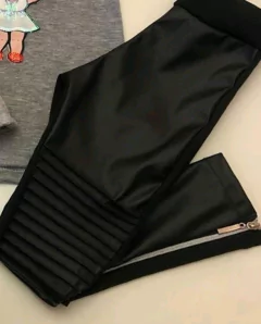 Calça Legging Preta Zíper - Coisas de Dondoquinha