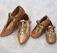 Sapatilha Metálica Dourada Modelo Valentino