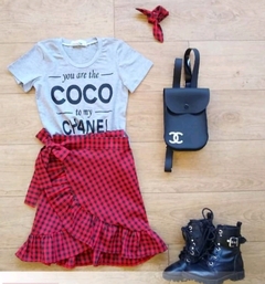 Conjunto C Tshirt + Saia Xadrez Vermelha