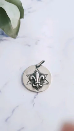 Flor de Lis sobre Merkabah