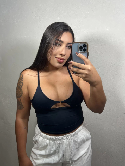 Top cropped com detalhe frontal