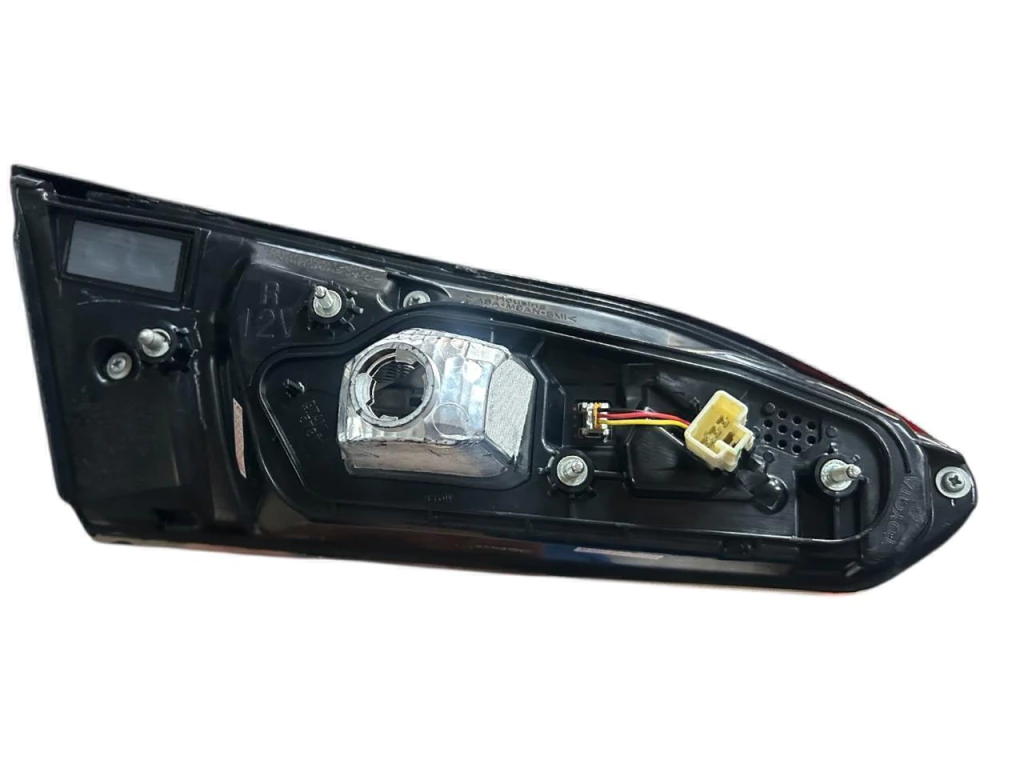 LANTERNA DIREITA COROLLA CROSS 21/ NOVA ORIGINAL 815810A090