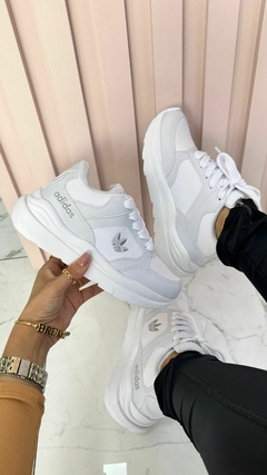 ADIDAS PREMIUM/ BRANCO na internet