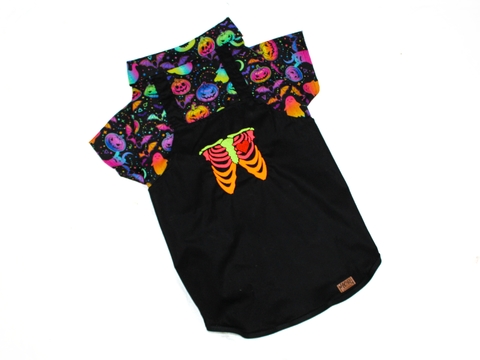 Camisa jardineira Halloween esqueleto neon