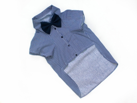 Camisa listrada com gravata borboleta