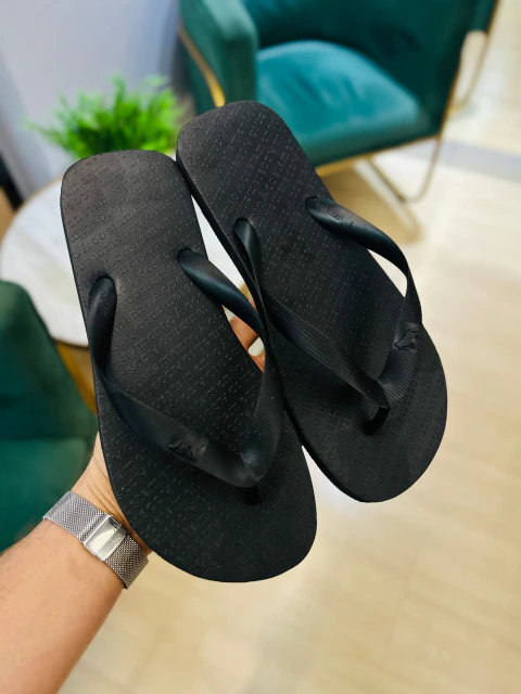 Imagem do Chinelo Preto liso Basic - Acostamento
