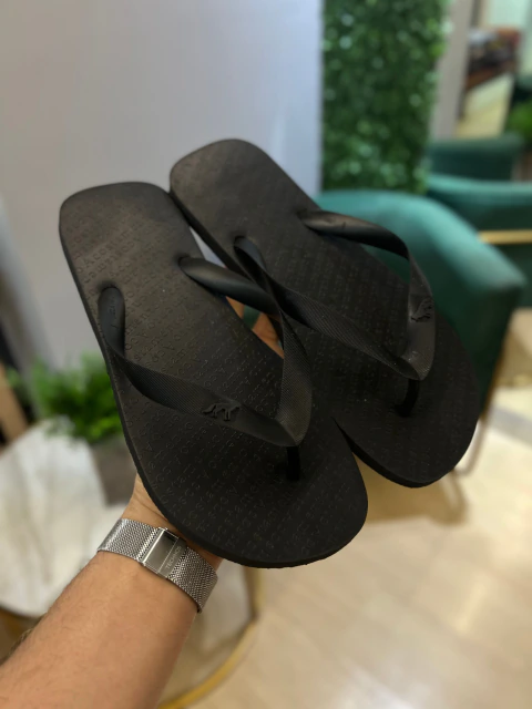 Chinelo Preto liso Basic - Acostamento na internet