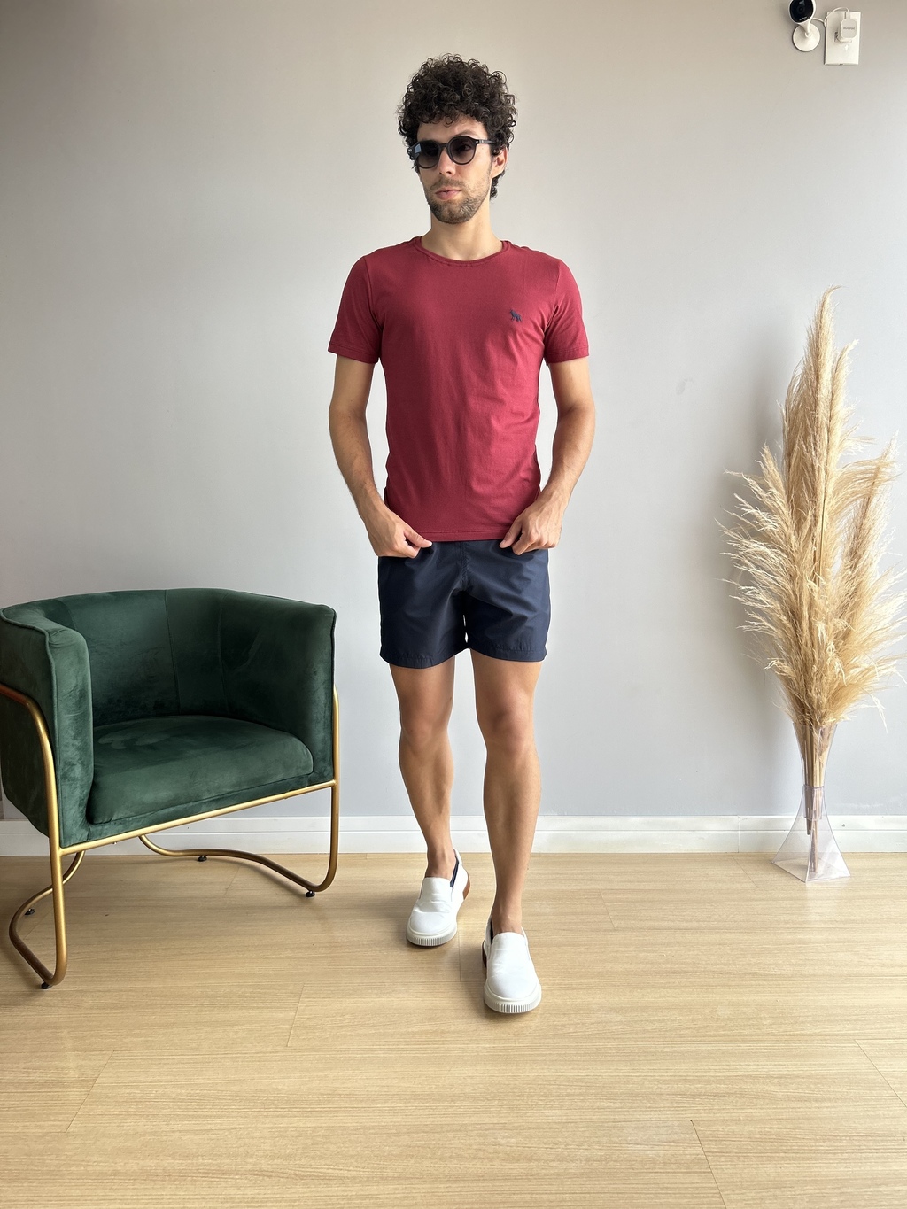 Camiseta Básica Lobo Bordada Bordo Malbec - Acostamento - comprar online