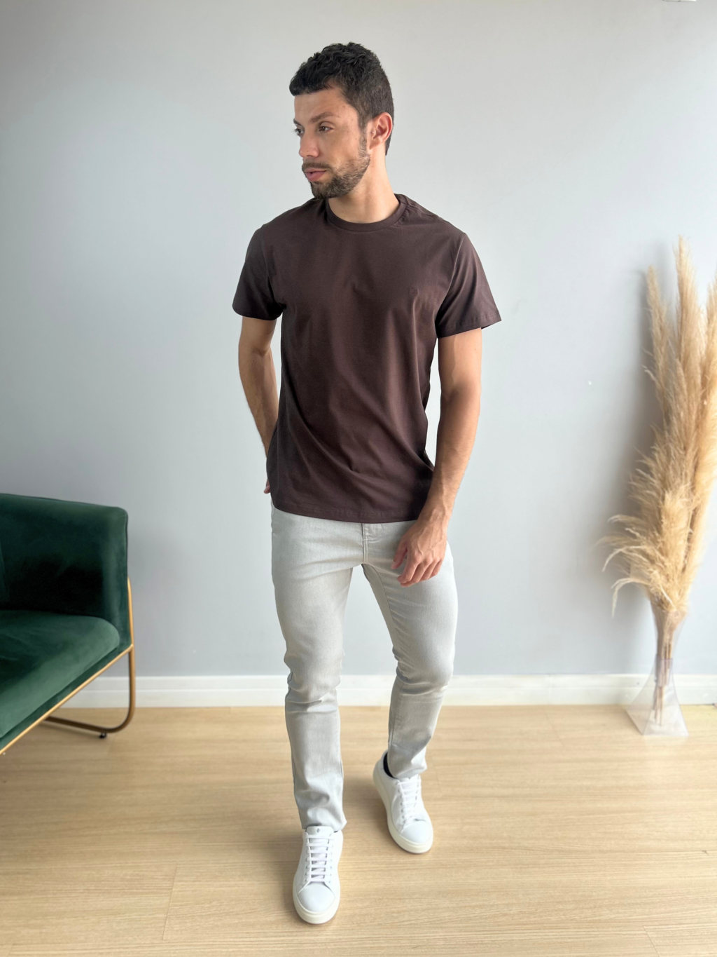 Camiseta Básica Slim Marrom - Ogochi na internet